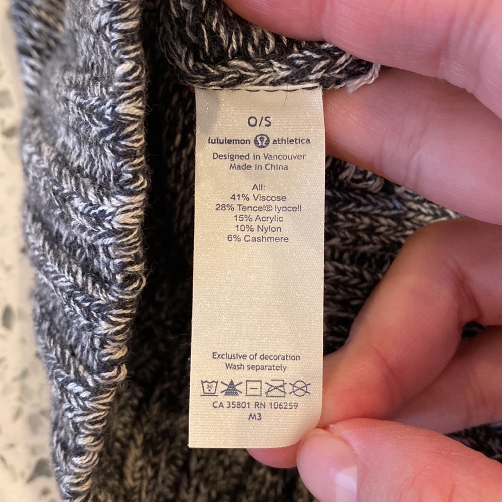 Lululemon hat - Picture 3 of 4